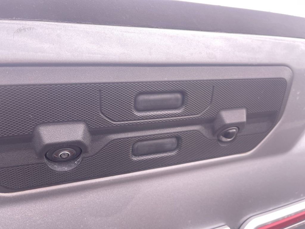 Used 2025 GMC Sierra 1500 SLT image 16