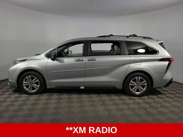 Used 2023 Toyota Sienna XSE w/ XSE Plus Package image 5