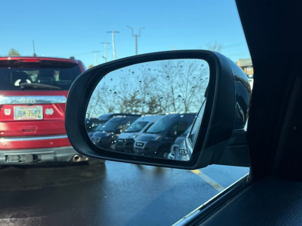 Used 2019 Jeep Cherokee Limited image 18