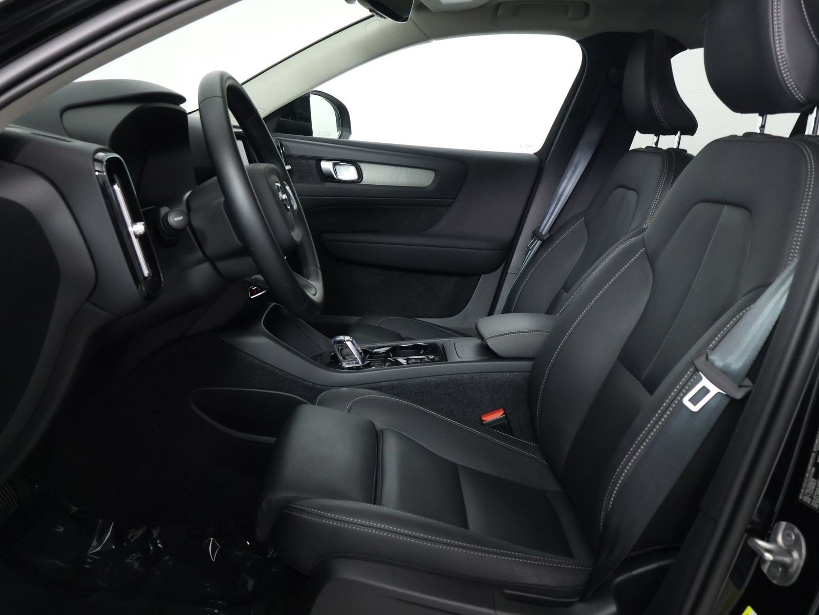 Used 2026 Volvo XC40 B5 Plus AWD/4WD image 31