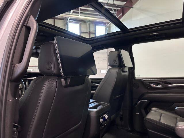 Used 2023 GMC Yukon XL Denali w/ Denali Reserve Package AWD/4WD image 24