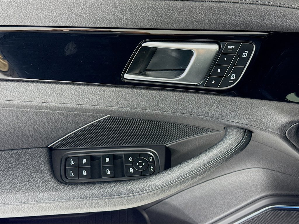 Certified 2023 Porsche Panamera Platinum Edition RWD image 11