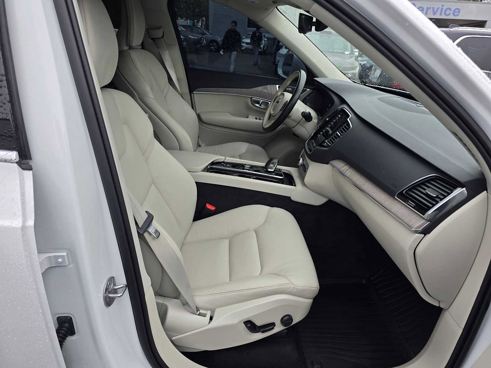 Certified 2024 Volvo XC90 T8 Plus w/ Protection Package Premier image 11