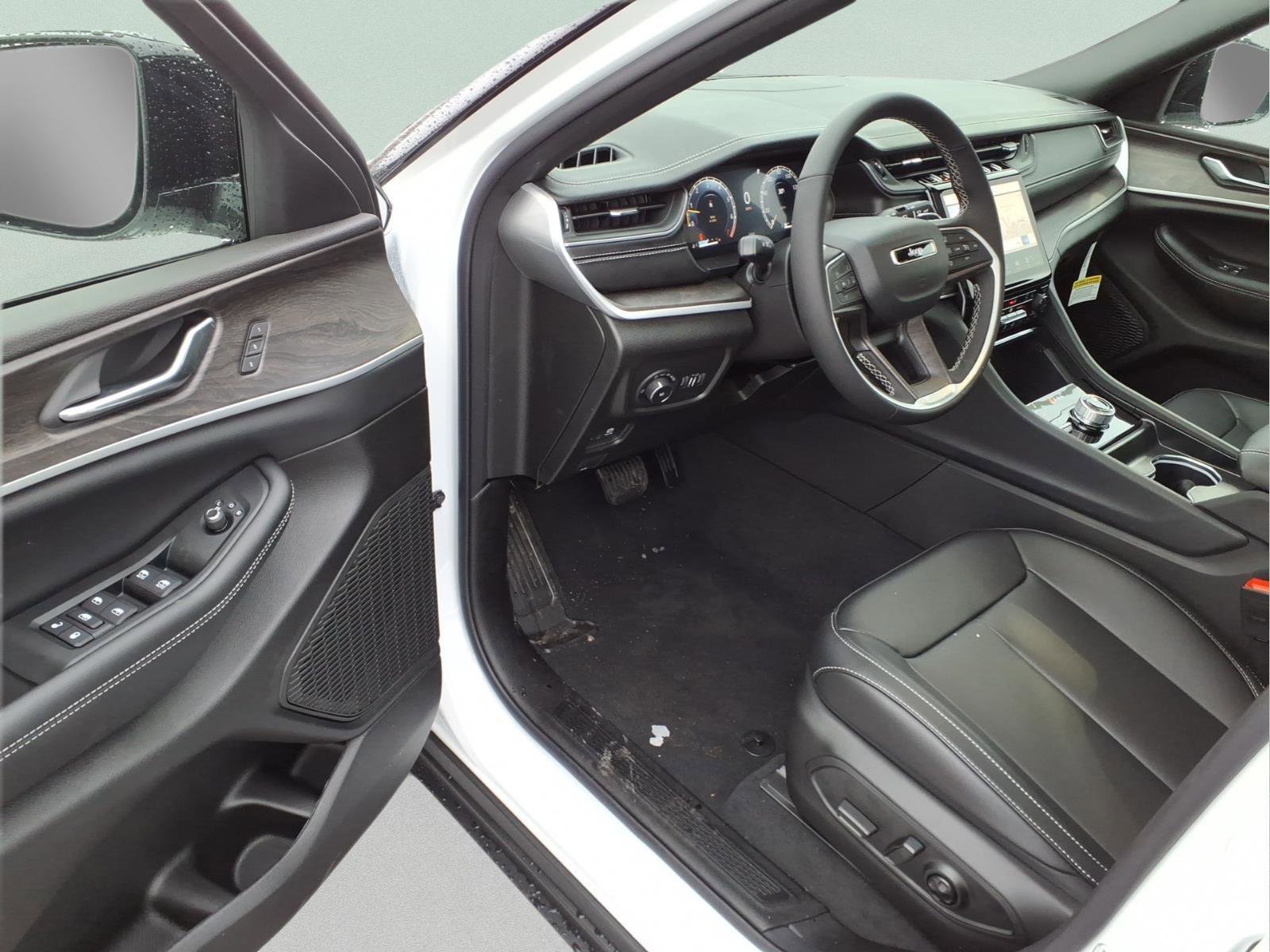 New 2025 Jeep Grand Cherokee L Limited image 10