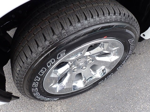New 2026 RAM 1500 4x4 Crew Cab image 9