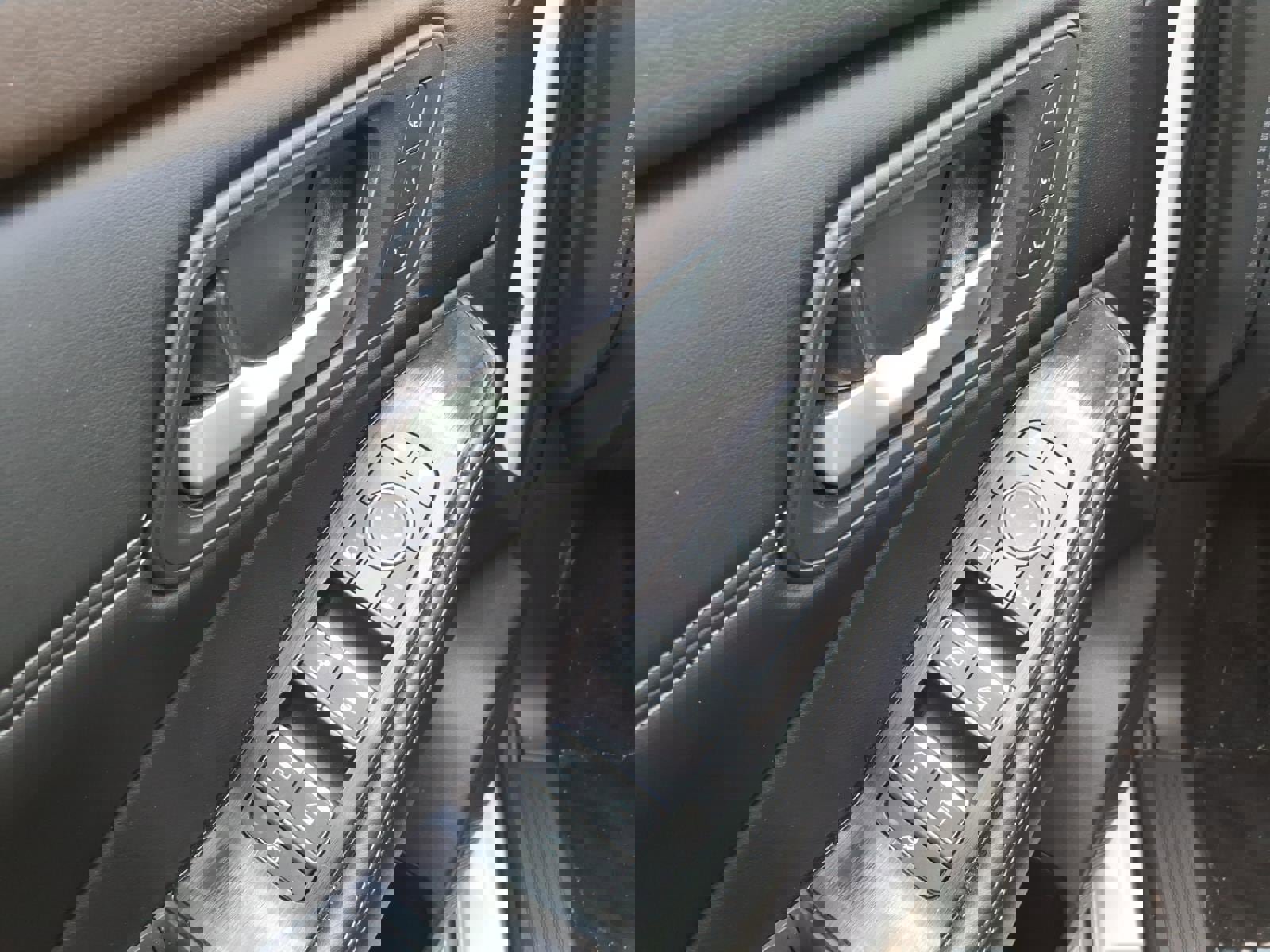 Used 2023 Nissan Rogue SL image 10