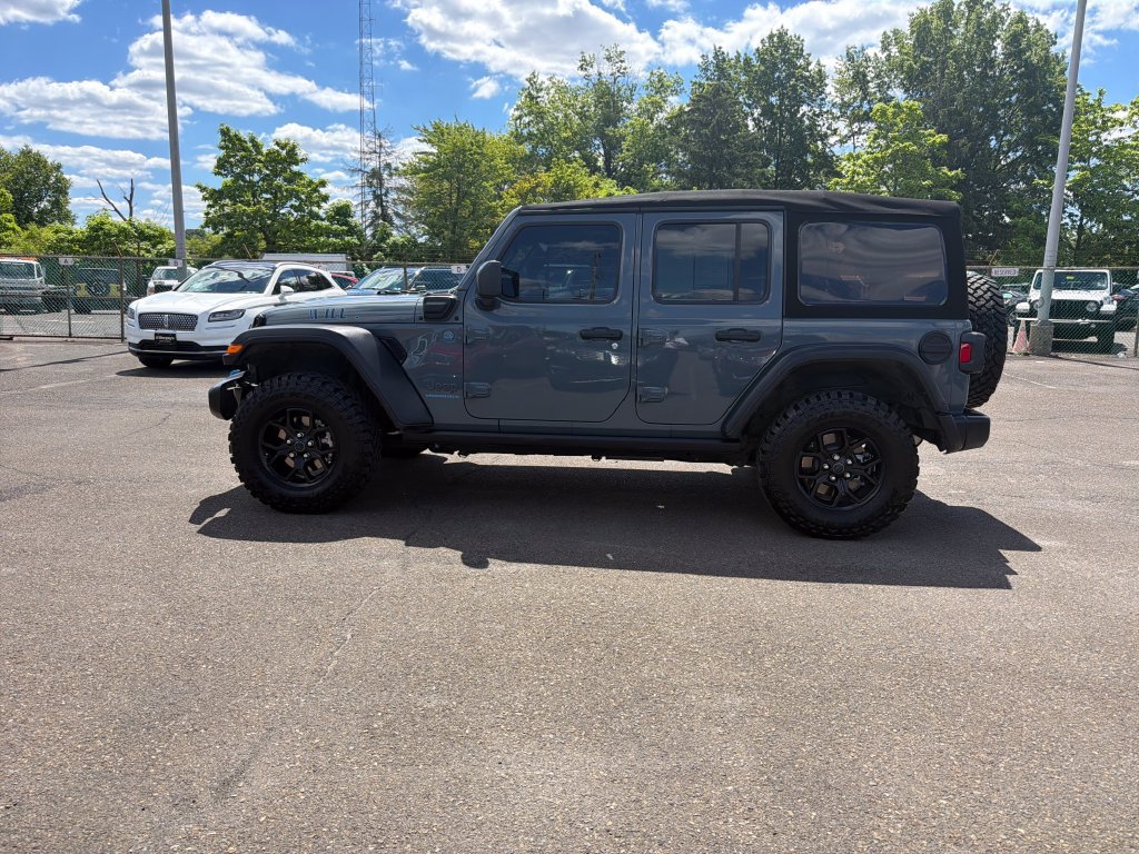 Used 2024 Jeep Wrangler Unlimited AWD/4WD image 2