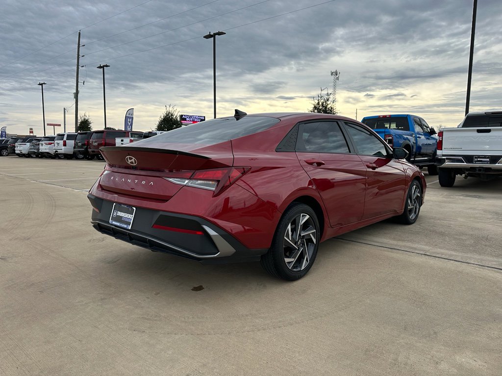 Used 2025 Hyundai Elantra Sport image 5