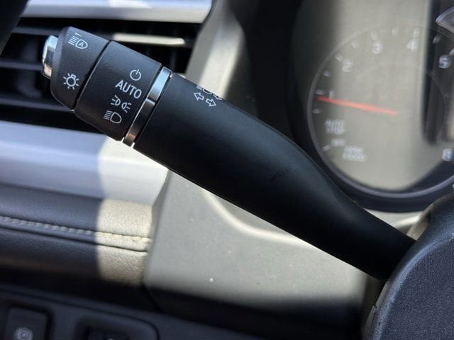 Used 2023 GMC Acadia SLE w/ Driver Convenience Package FWD image 25