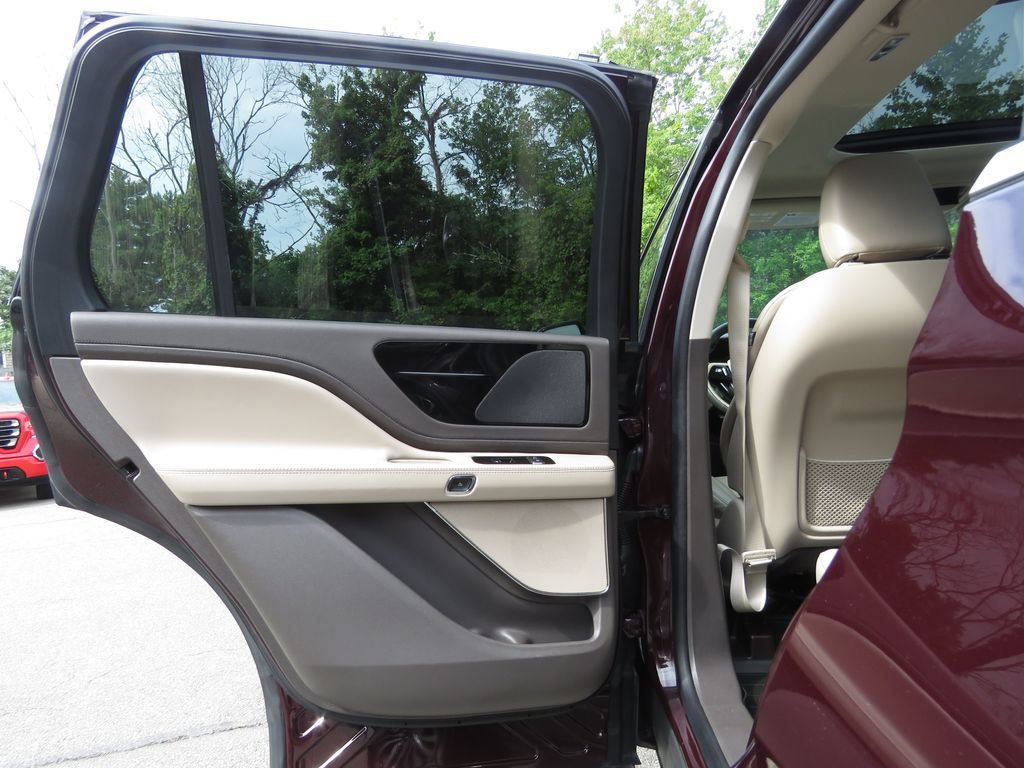 Used 2023 Lincoln Aviator AWD w/ Premium Package image 20