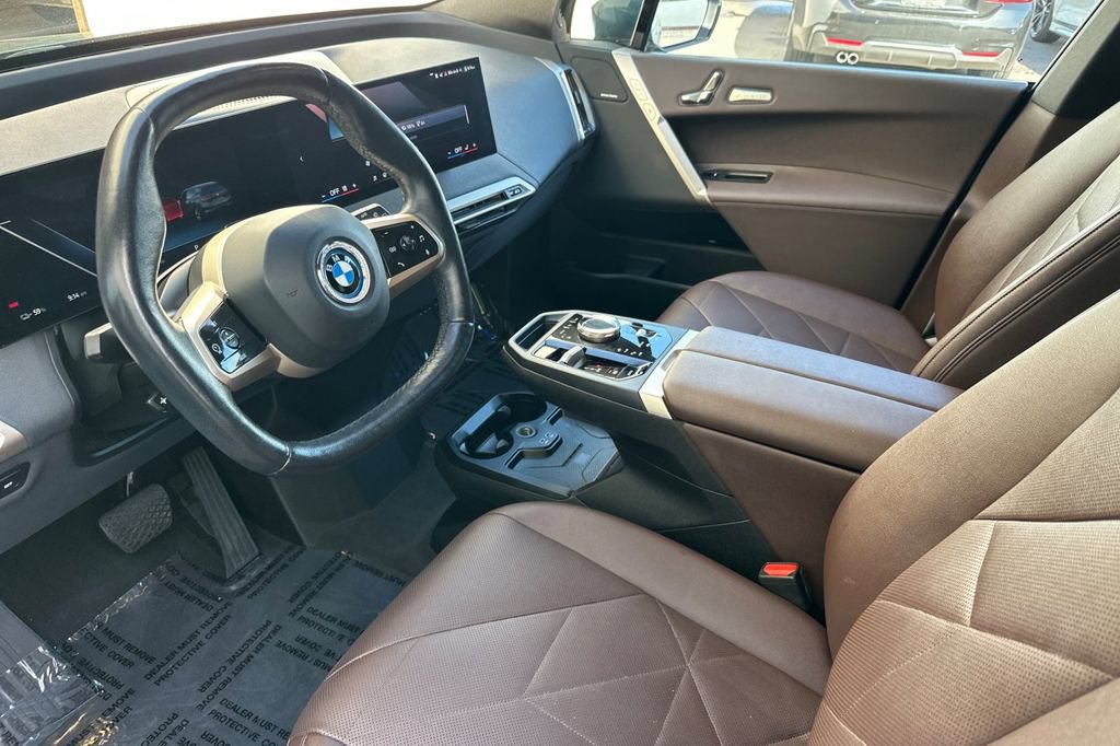Used 2024 BMW iX xDrive50 w/ Sport Package AWD/4WD image 9