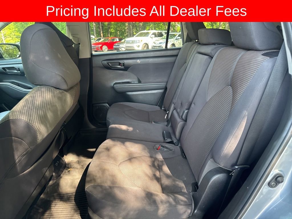 Used 2021 Toyota Highlander LE AWD/4WD image 9