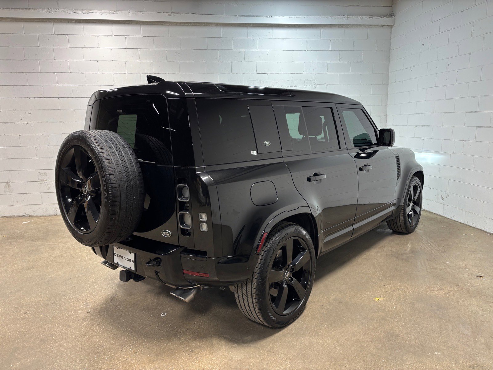 Used 2023 Land Rover Defender 110 V8 AWD/4WD image 6
