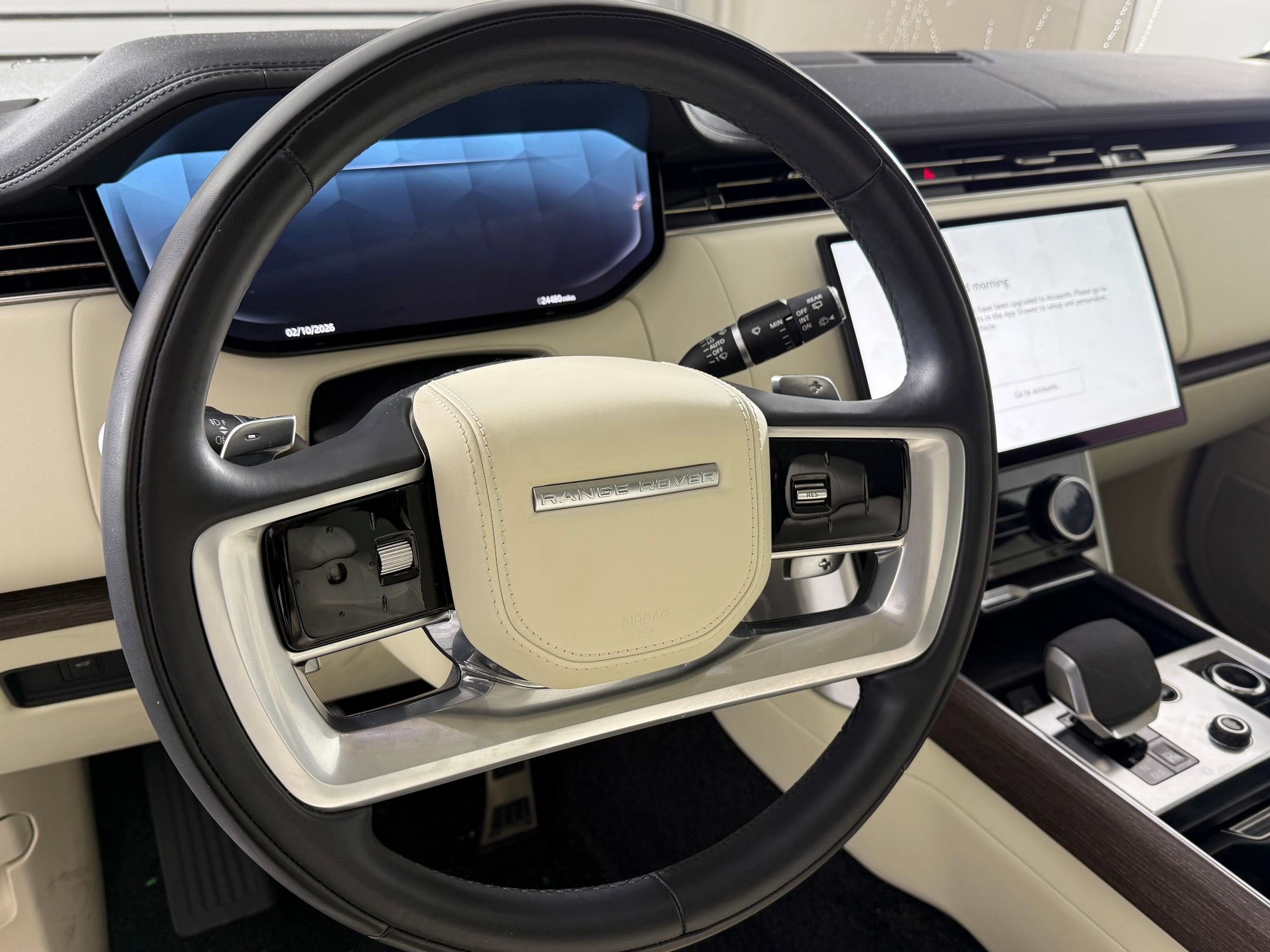 Used 2023 Land Rover Range Rover Long Wheelbase SE image 15