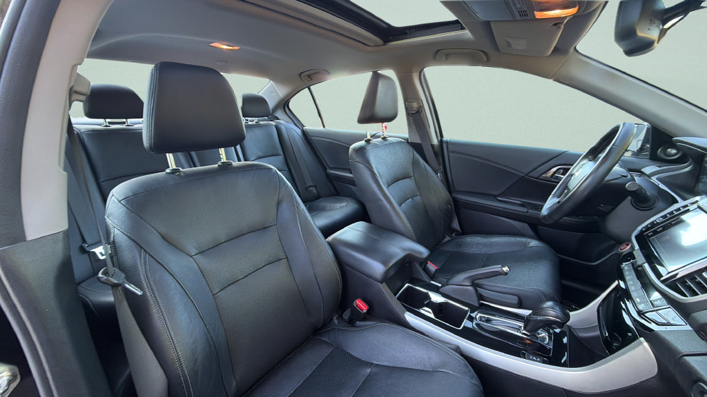 Used 2016 Honda Accord Touring image 35