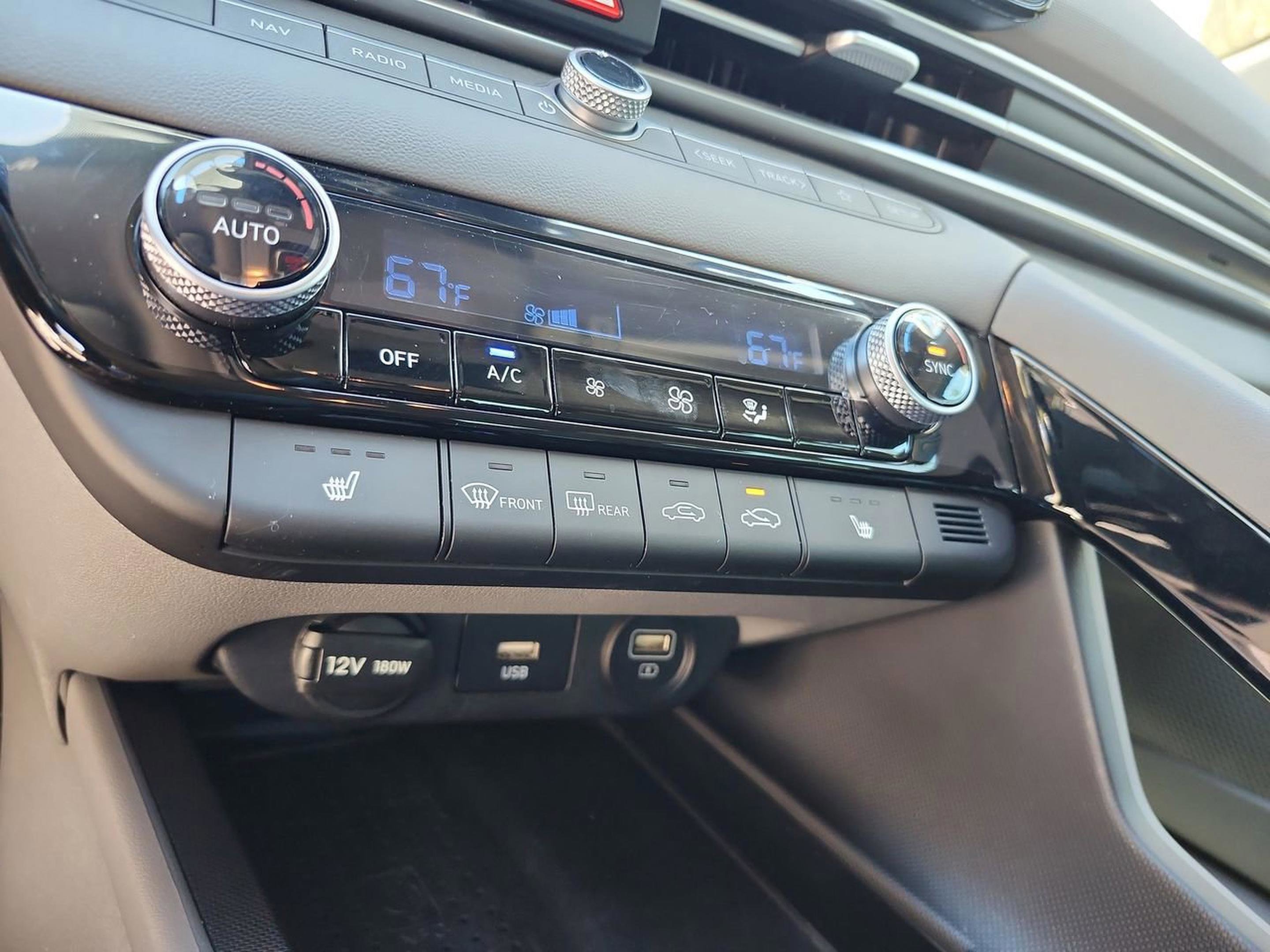 Used 2023 Hyundai Elantra SEL w/ Convenience Package image 31