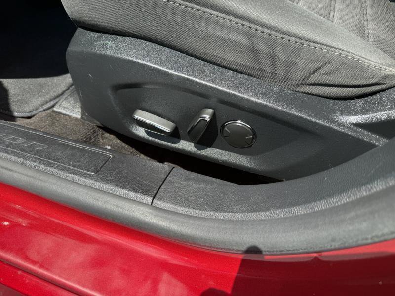 Used 2019 Ford Fusion SE FWD image 18