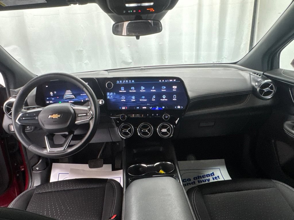 Used 2025 Chevrolet Blazer EV LT AWD/4WD image 17