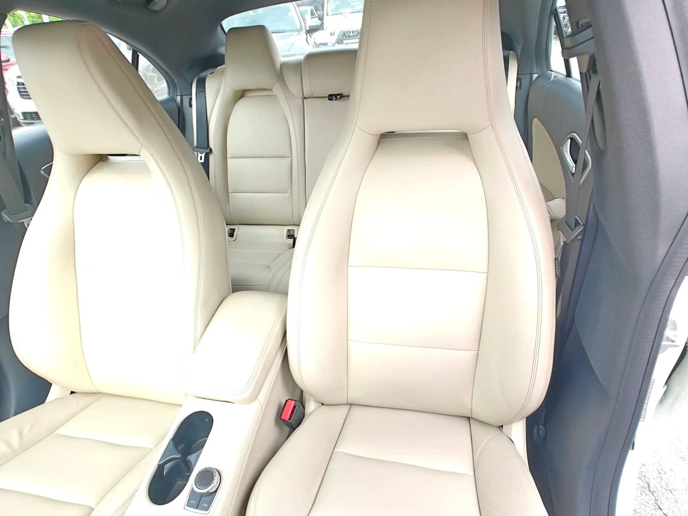 Used 2014 Mercedes-Benz CLA 250 image 24