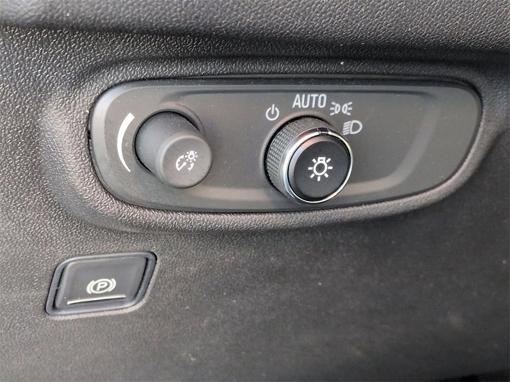 Used 2023 GMC Terrain SLE w/ Driver Convenience Package image 18