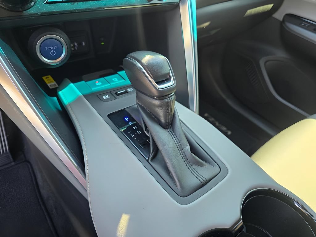 Used 2021 Toyota Venza LE w/ Carpet Mat Package (TMS) AWD/4WD image 19