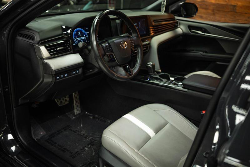 Used 2025 Toyota Camry SE FWD image 7