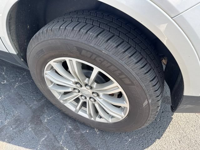 Used 2018 Cadillac XT5 Luxury w/ Driver Awareness Package AWD/4WD image 21