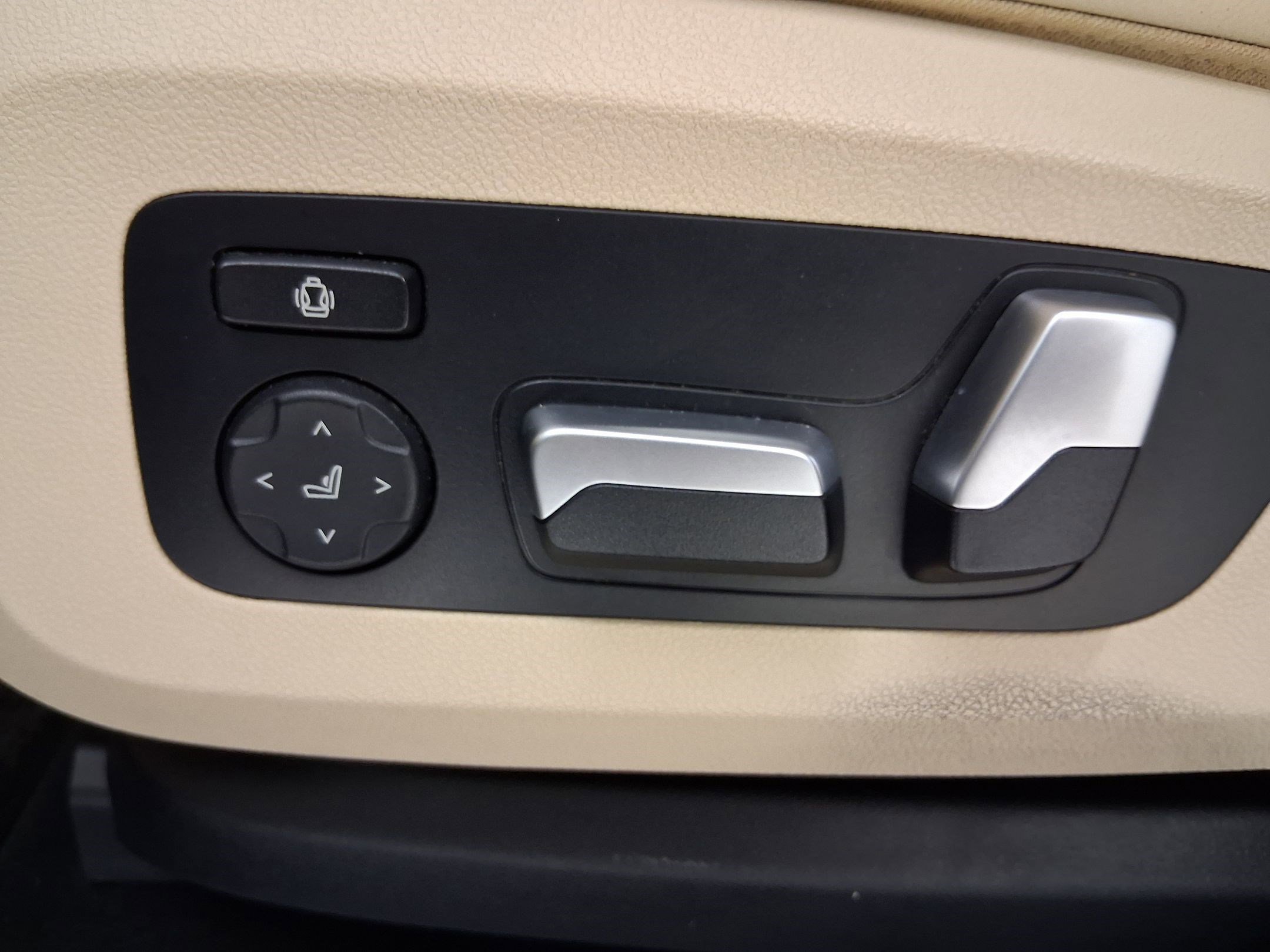 Used 2022 BMW X5 sDrive40i w/ Parking Assistance Package RWD image 13