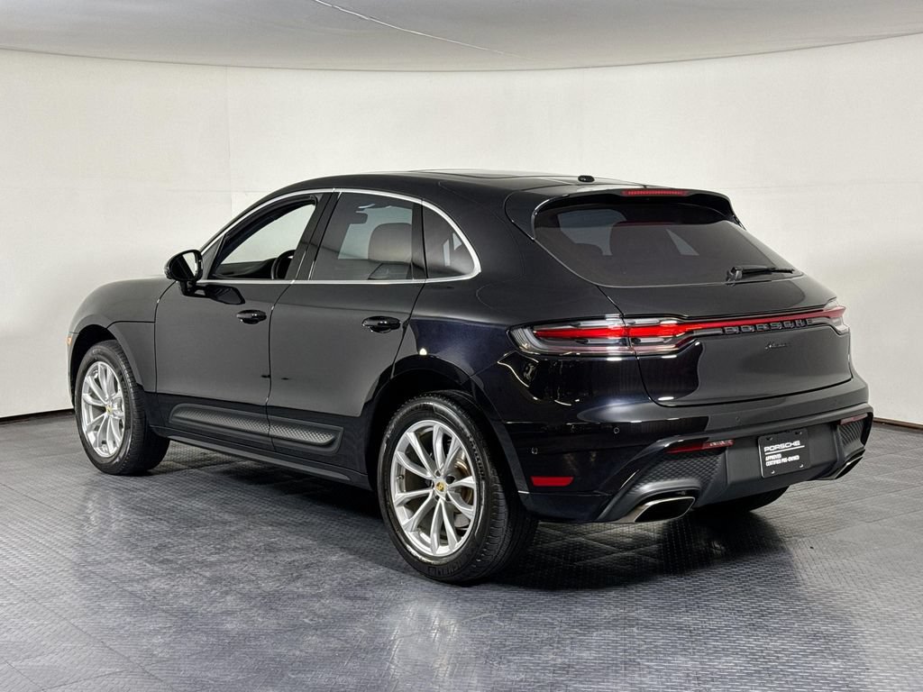 Certified 2024 Porsche Macan AWD/4WD image 3