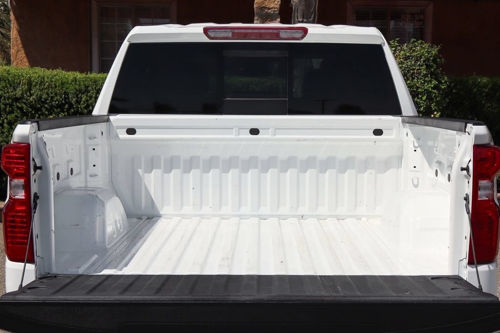 Used 2025 Chevrolet Silverado 1500 LT w/ Leather Package AWD/4WD image 8