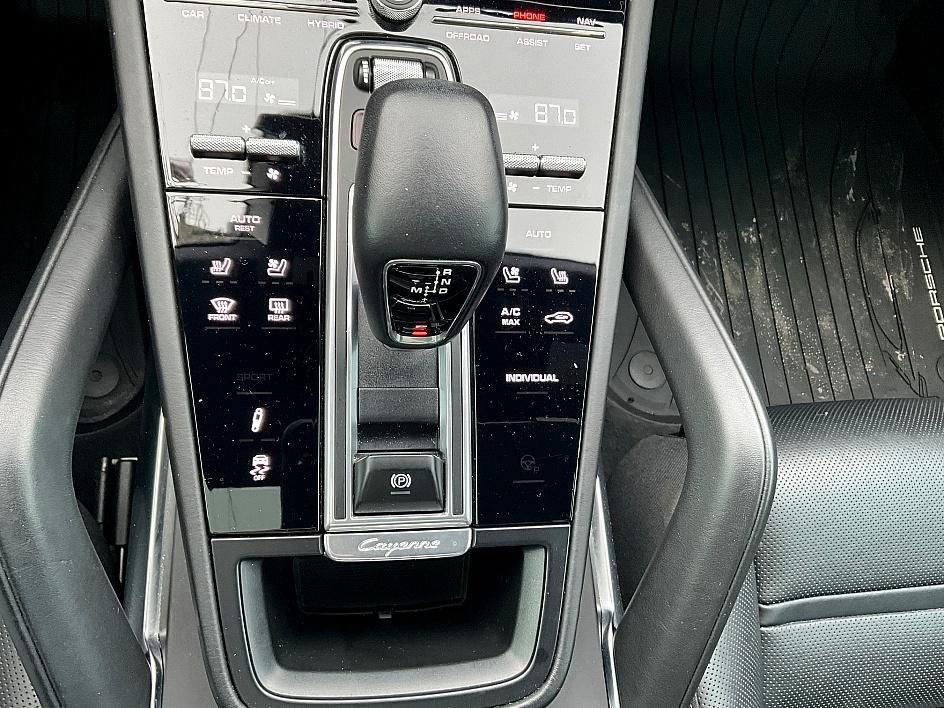 Used 2020 Porsche Cayenne Turbo S image 22