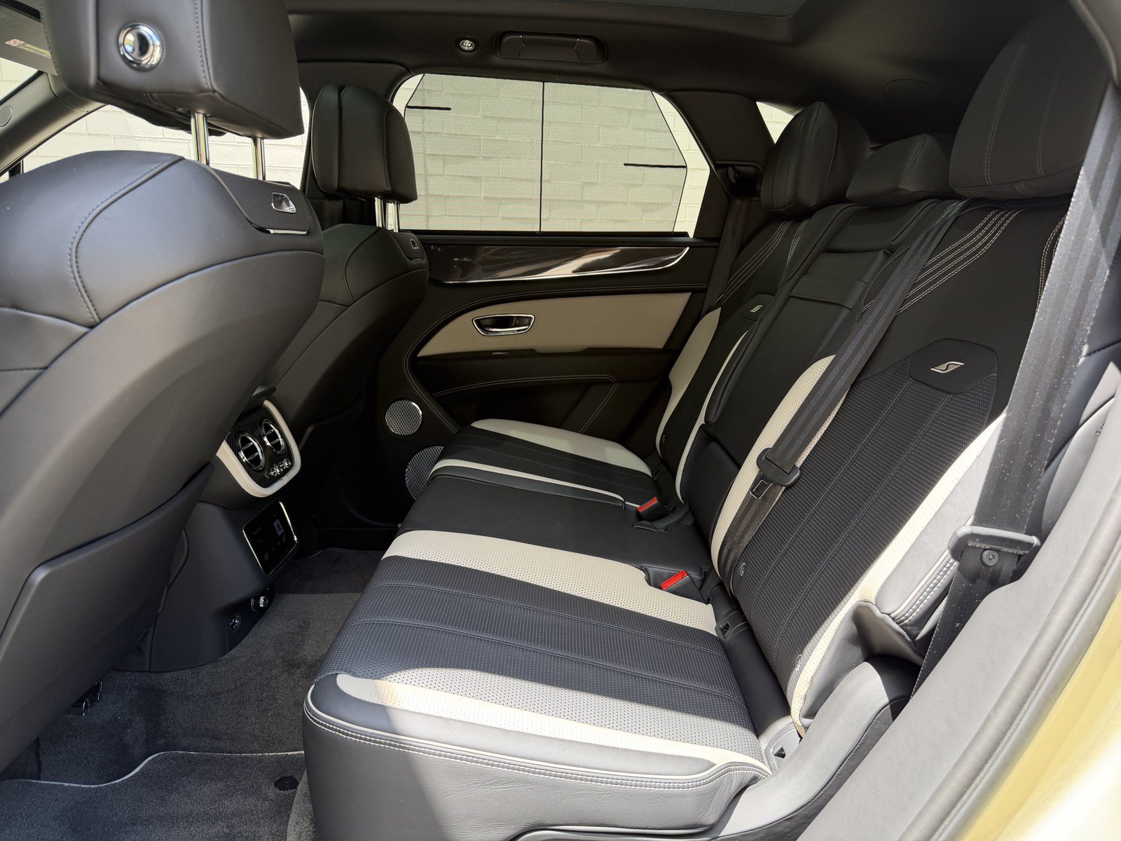 Certified 2023 Bentley Bentayga AWD/4WD image 35
