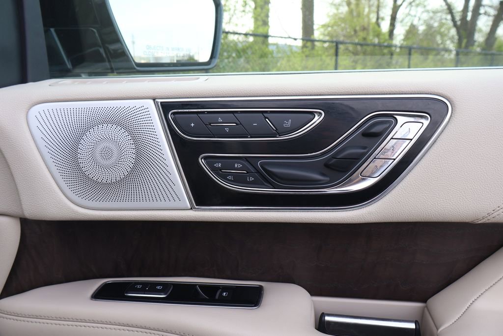 Used 2021 Lincoln Navigator L Reserve w/ Luxury Package image 47