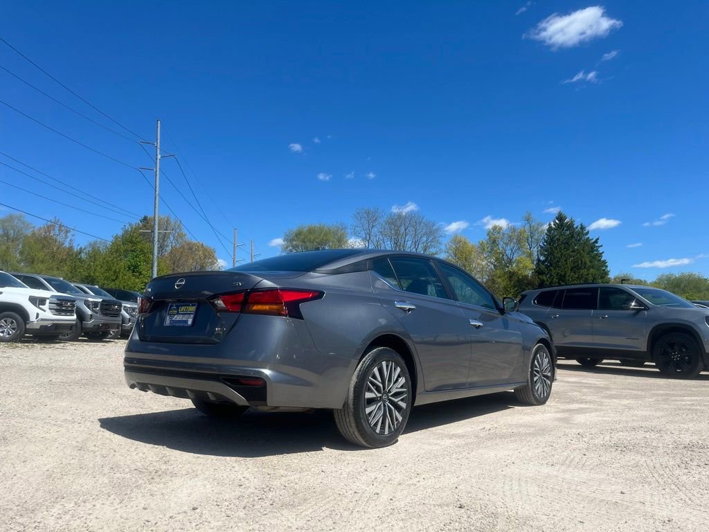 Used 2024 Nissan Altima 2.5 SV AWD/4WD image 5