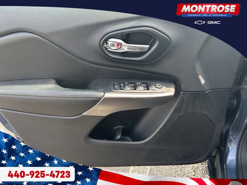 Used 2019 Jeep Cherokee Latitude Plus w/ Comfort/Convenience Group AWD/4WD image 9