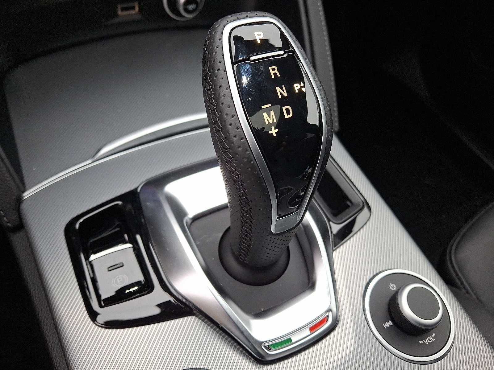 New 2025 Alfa Romeo Stelvio Sprint AWD/4WD image 11