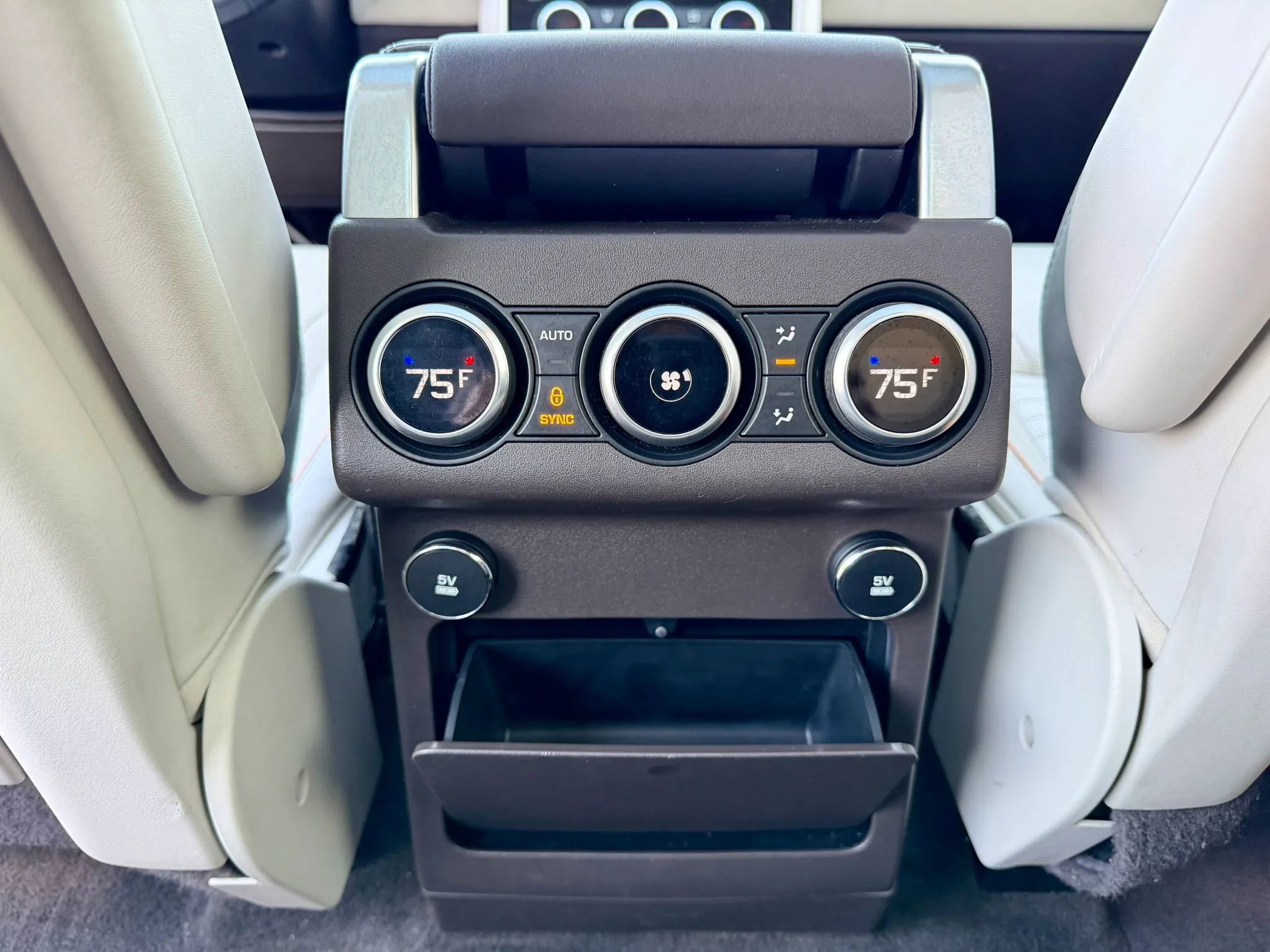 Used 2019 Land Rover Discovery HSE AWD/4WD image 42