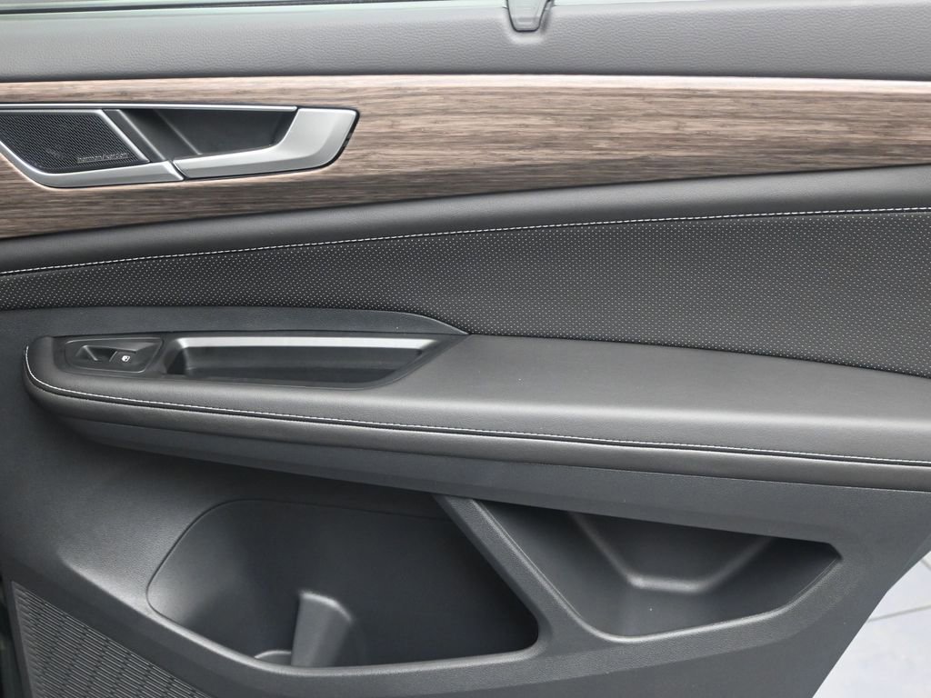 Used 2025 Volkswagen Atlas SEL Premium R-Line image 14