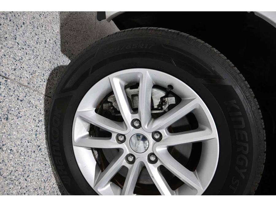Used 2019 Dodge Grand Caravan SXT image 12