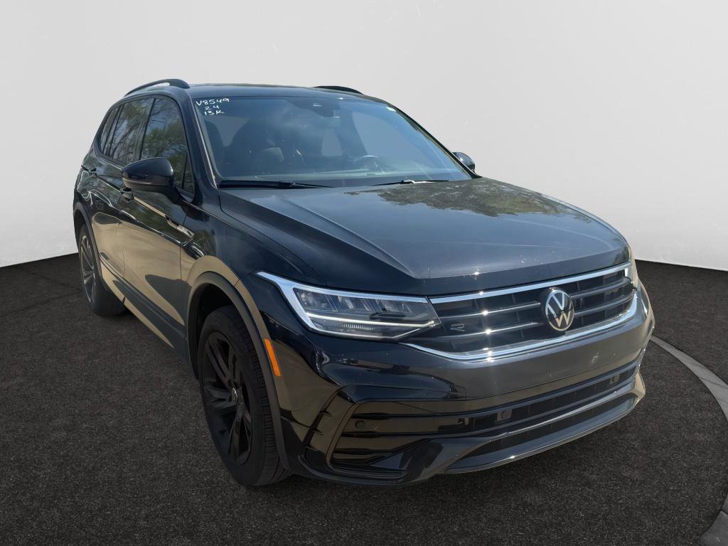 Used 2024 Volkswagen Tiguan SE R-Line FWD image 3
