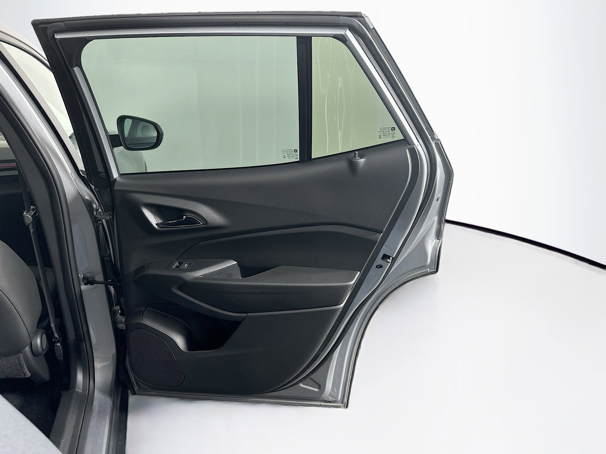 Used 2025 Chevrolet Trax RS FWD image 27