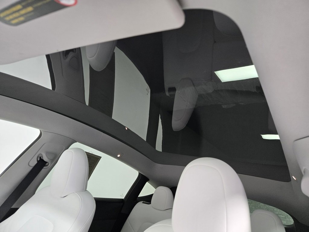 Used 2023 Tesla Model Y Long Range image 9