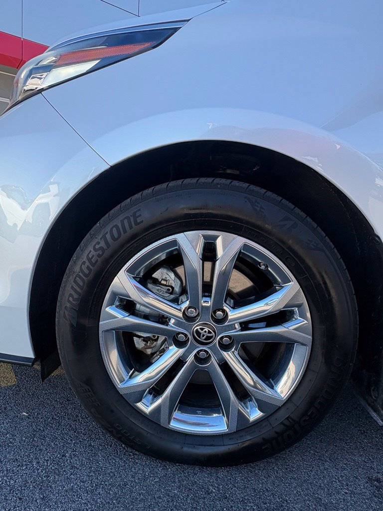 Used 2023 Toyota Sienna Platinum AWD/4WD image 8