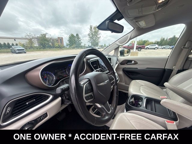 Used 2018 Chrysler Pacifica Touring-L w/ Premium Audio Group FWD image 21