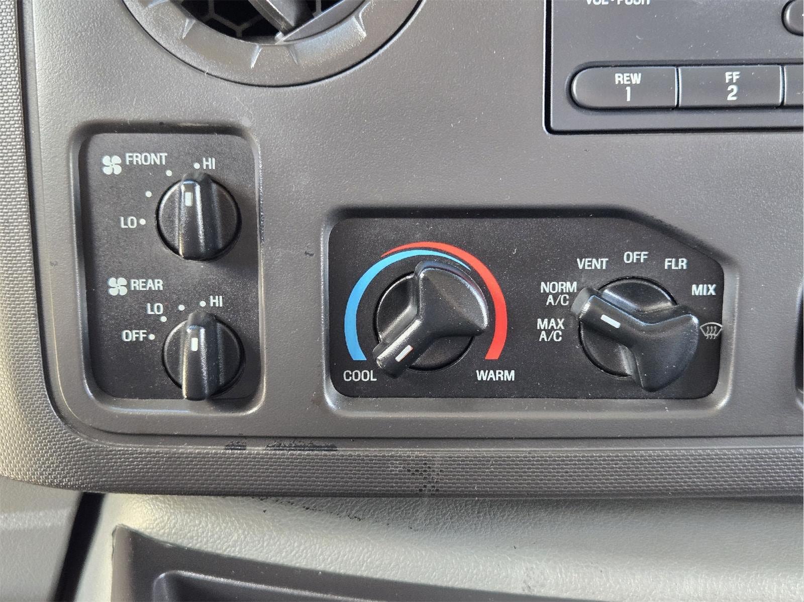 Used 2014 Ford E-350 and Econoline 350 XLT RWD image 17