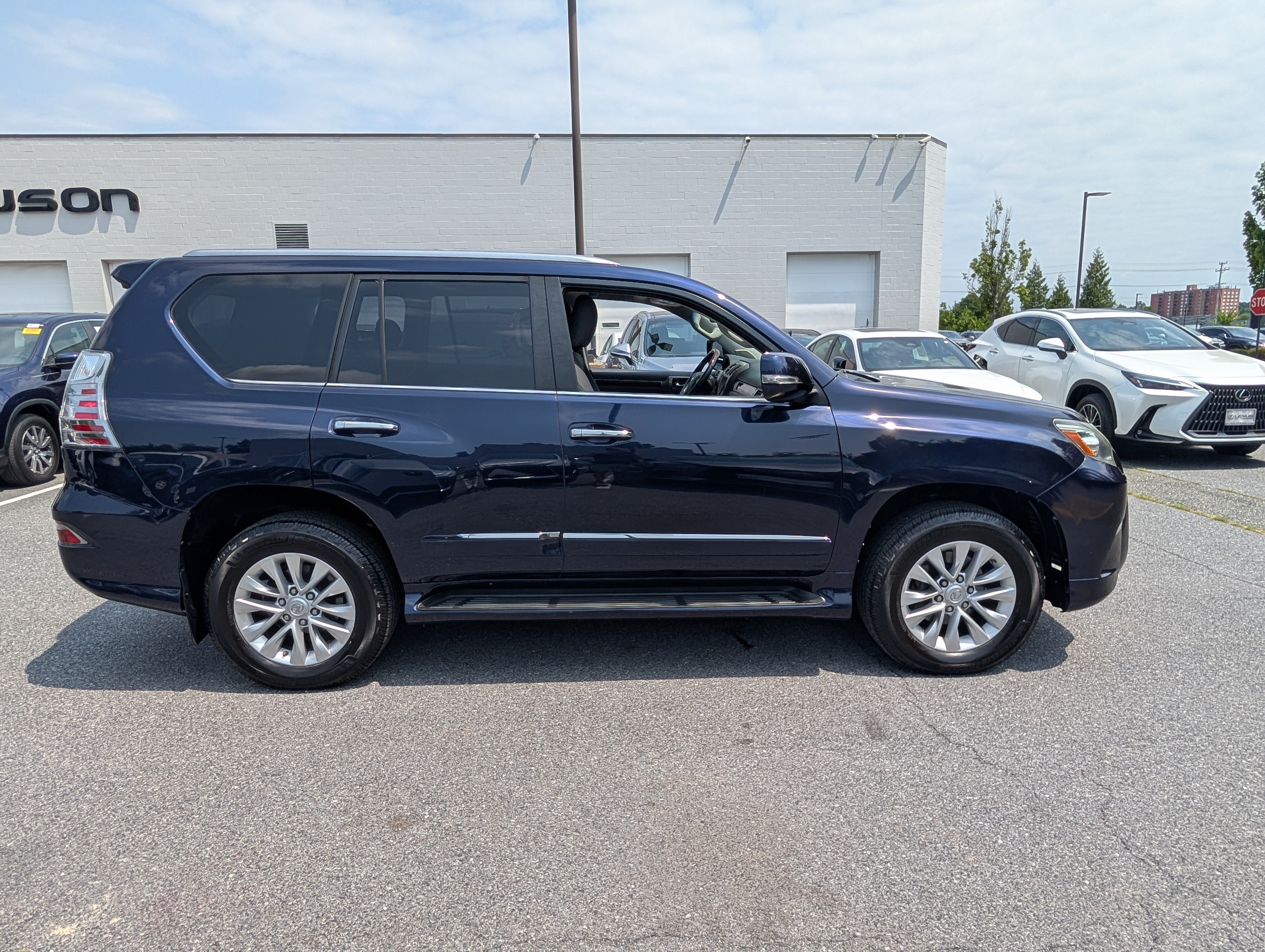 Used 2019 Lexus GX 460 Premium AWD/4WD image 2