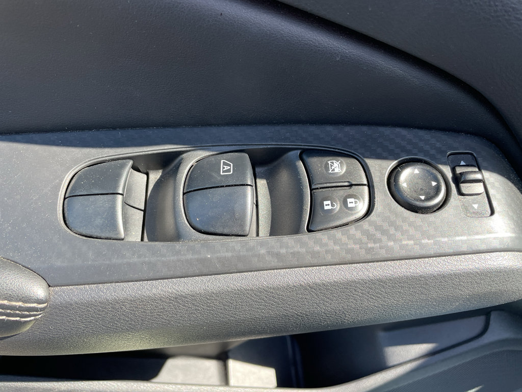 Used 2025 Nissan Altima 2.5 SV FWD image 9