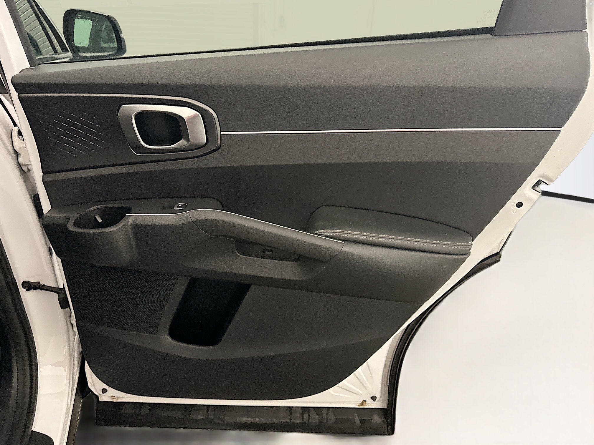 Used 2024 Kia Sorento S image 31