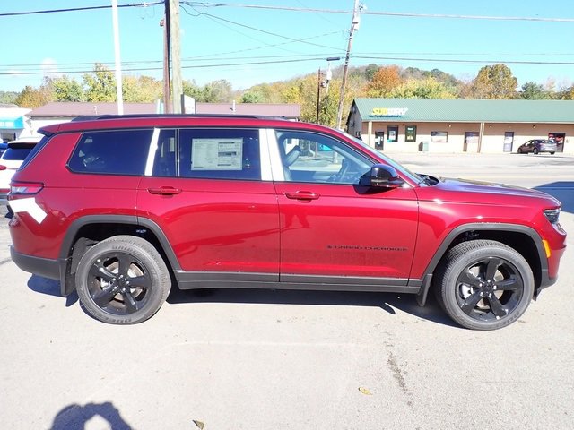 New 2025 Jeep Grand Cherokee L Altitude image 8