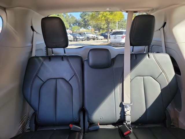 Used 2018 Chrysler Pacifica Touring-L Plus w/ Advanced Safetytec Group FWD image 17